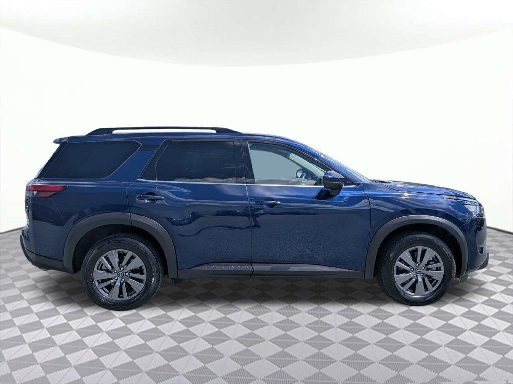 Used 2025 Nissan Pathfinder SV AWD/4WD image 2