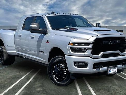 New 2026 RAM 3500 Laramie AWD/4WD image 13