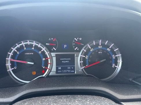 Used 2018 Toyota 4Runner SR5 Premium image 8