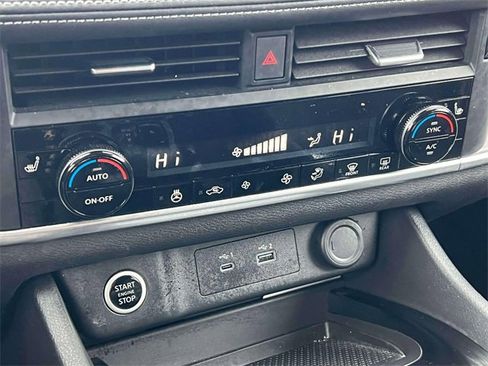 Used 2023 Nissan Rogue SV w/ SV Premium Package image 31