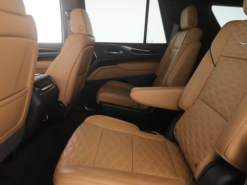 Used 2024 Cadillac Escalade Premium Luxury w/ Performance Package AWD/4WD image 30