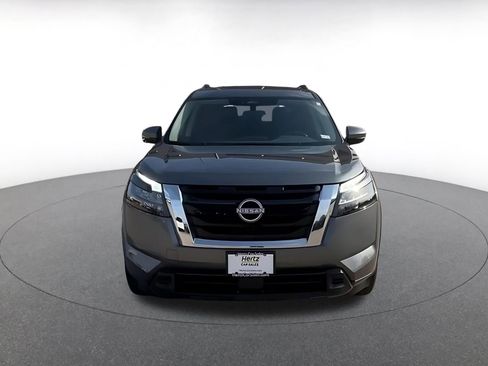 Used 2025 Nissan Pathfinder SV image 4