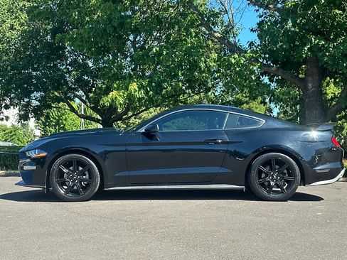 Used 2018 Ford Mustang Premium w/ Black Accent Pkg RWD image 5