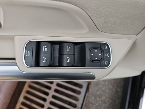 Certified 2025 Mercedes-Benz GLA 250 4MATIC image 29