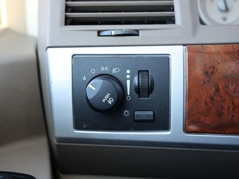 Used 2008 Chrysler Town & Country Touring image 35