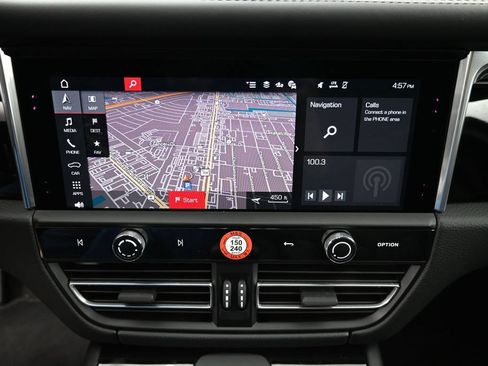 Certified 2026 Porsche Macan AWD/4WD image 20