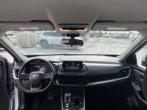 Used 2025 Nissan Rogue SV FWD image 34