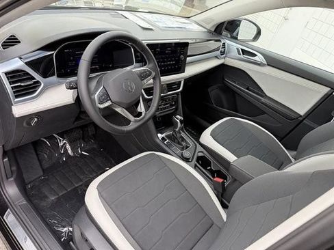New 2025 Volkswagen Taos SE image 2