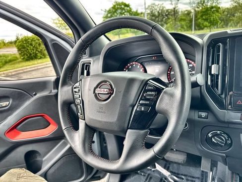 Used 2025 Nissan Frontier PRO-4X AWD/4WD image 21