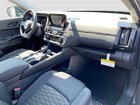 Certified 2025 Nissan Pathfinder S image 27