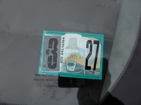 Used 2016 Toyota Camry LE image 9