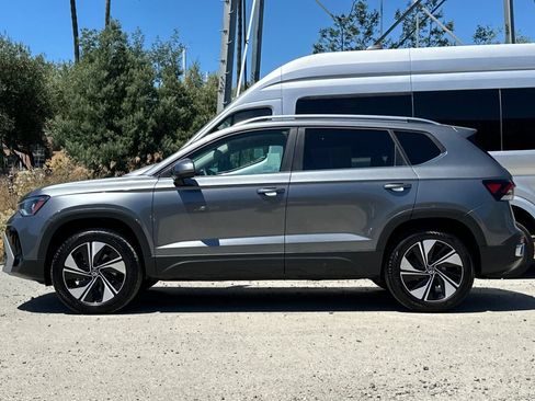 Certified 2026 Volkswagen Taos SE w/ Panoramic Sunroof Package AWD/4WD image 7