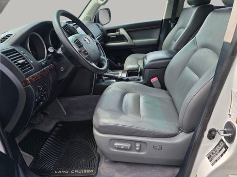 Used 2009 Toyota Land Cruiser AWD/4WD image 26