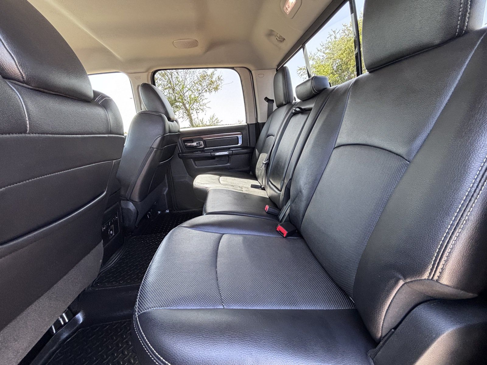 Used 2017 RAM 2500 Laramie w/ Convenience Group AWD/4WD image 16