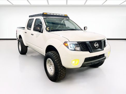 Used 2019 Nissan Frontier SV w/ Value Truck Package AWD/4WD image 3