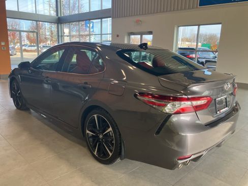Used 2019 Toyota Camry XSE image 7