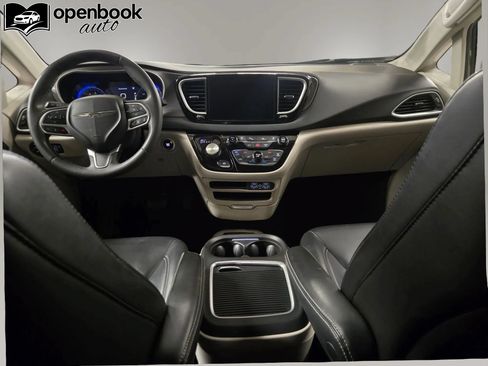 Used 2023 Chrysler Pacifica Touring-L FWD image 15
