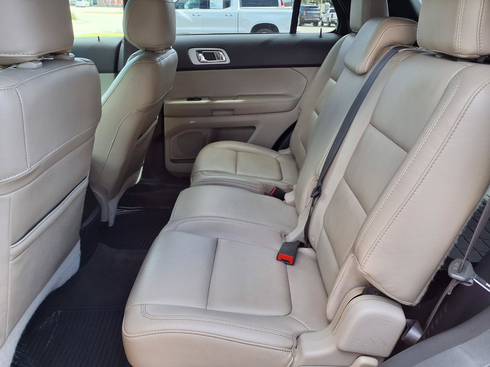 Used 2014 Ford Explorer XLT w/ Equipment Group 202A FWD image 15