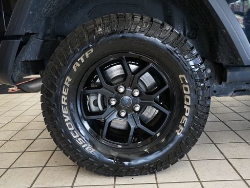 Used 2024 Jeep Wrangler Unlimited AWD/4WD image 59