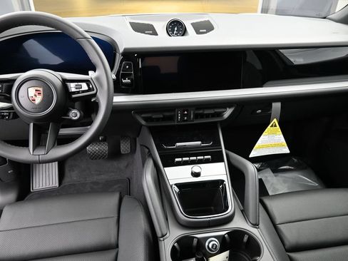 Certified 2026 Porsche Cayenne E-Hybrid AWD/4WD image 6