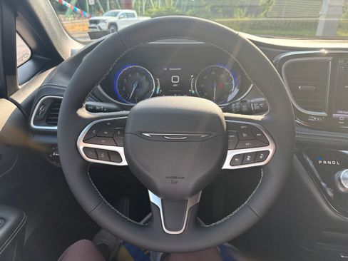 New 2027 Chrysler Pacifica Select FWD image 19