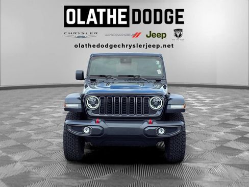 Used 2025 Jeep Wrangler Unlimited Rubicon AWD/4WD image 32