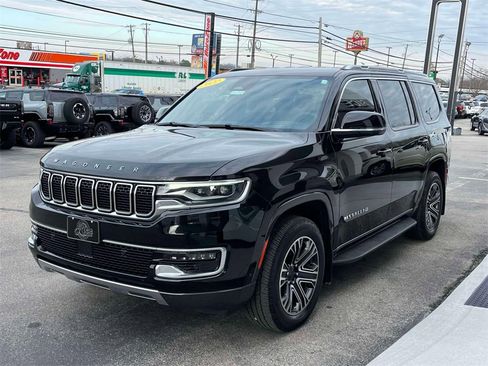 Used 2022 Jeep Wagoneer Series III w/ Flexible Seating Group image 7