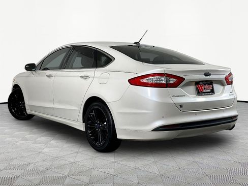 Used 2016 Ford Fusion SE w/ Equipment Group 202A FWD image 4