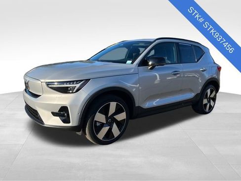 Used 2023 Volvo XC40 Recharge Ultimate image 3