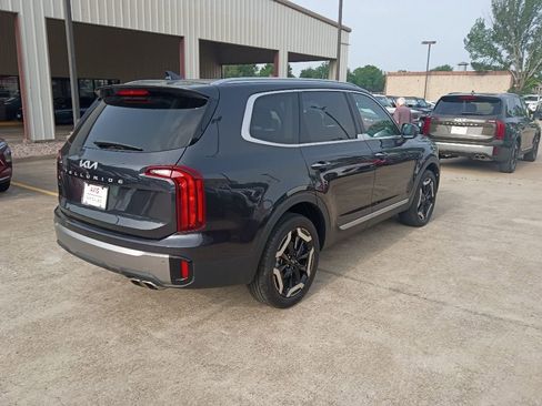 Used 2025 Kia Telluride S FWD image 7