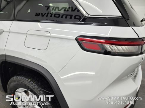 New 2025 Jeep Grand Cherokee Laredo w/ Luxury Tech Group I image 31