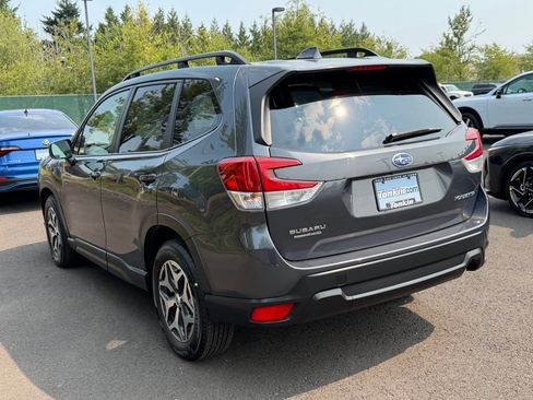 Used 2022 Subaru Forester Premium AWD/4WD image 5