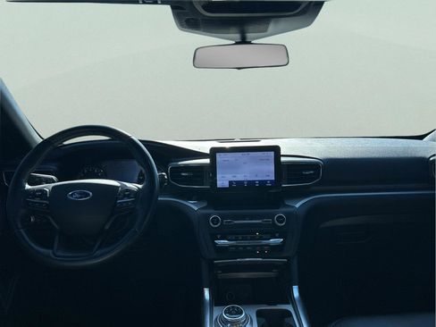 Used 2020 Ford Explorer XLT w/ Equipment Group 202A image 10