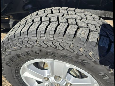 Used 2015 Toyota Tundra SR5 w/ SR5 Upgrade Package image 7