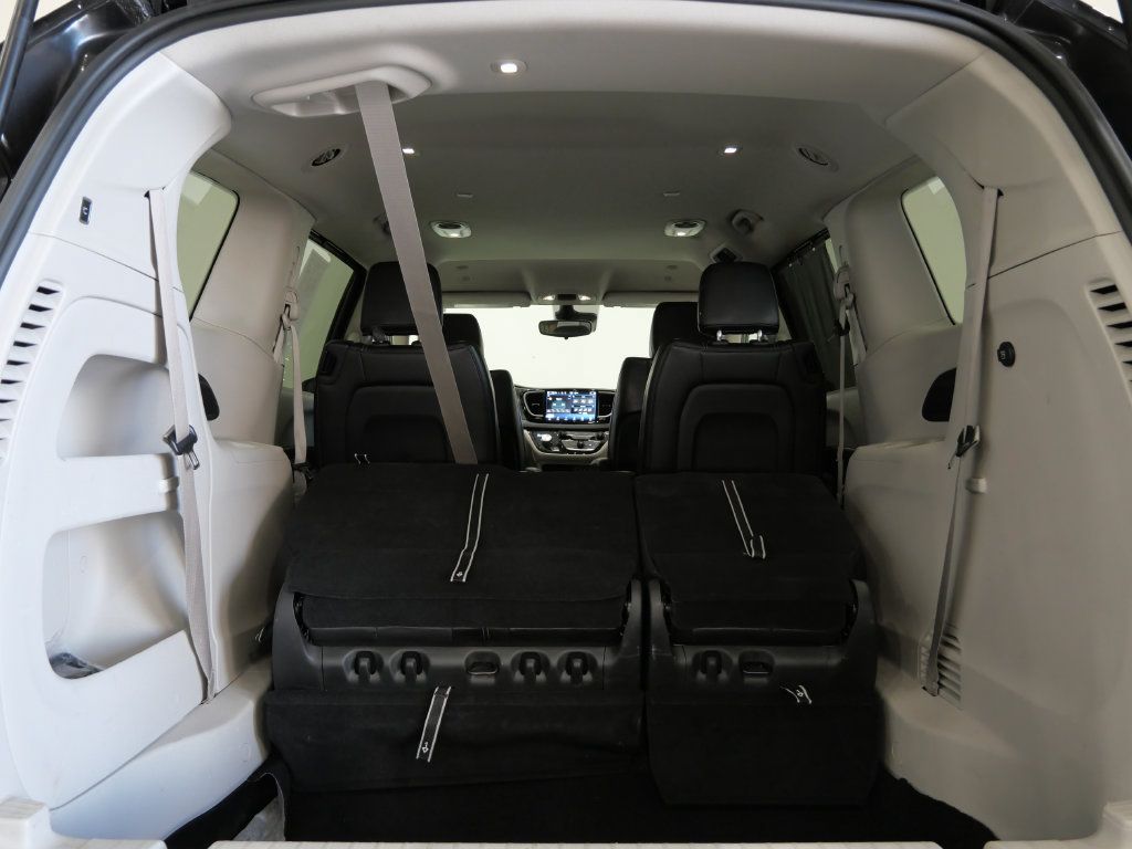 Used 2024 Chrysler Pacifica Touring-L FWD image 28