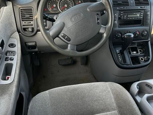 Used 2005 Kia Sedona LX image 4