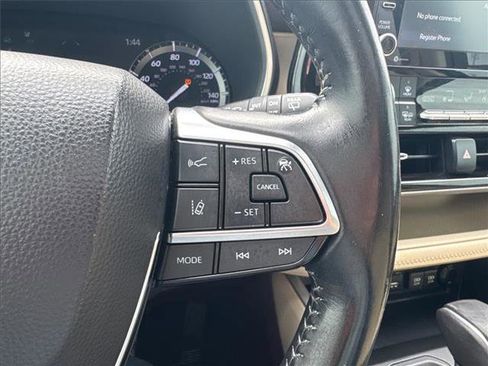 Used 2021 Toyota Highlander XLE image 22