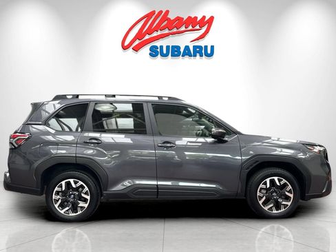 Used 2025 Subaru Forester Premium AWD/4WD image 3