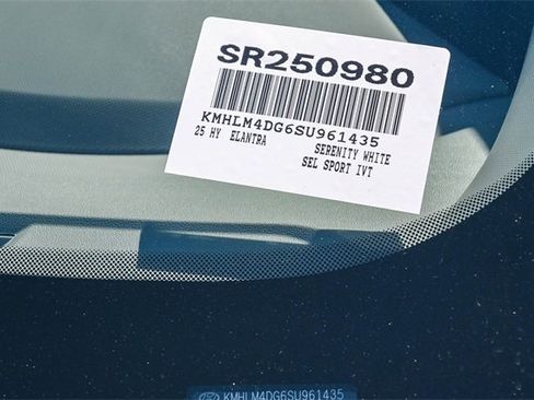 Certified 2025 Hyundai Elantra Sport image 29