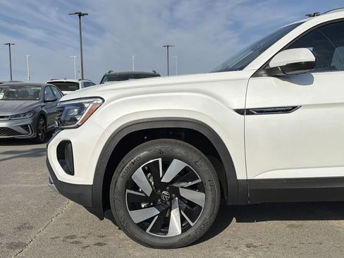 New 2026 Volkswagen Atlas Cross Sport SE FWD image 9