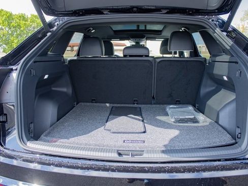 Used 2024 Volkswagen Atlas Cross Sport SEL Premium R-Line image 35