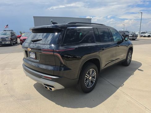 Used 2025 Chevrolet Traverse LT w/ Driver Confidence Package FWD image 4