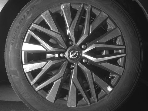 Used 2025 Nissan Altima 2.5 SV image 13