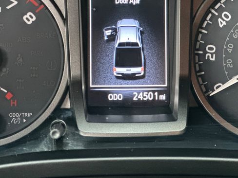 Used 2021 Toyota Tacoma TRD Sport w/ Technology Package image 33