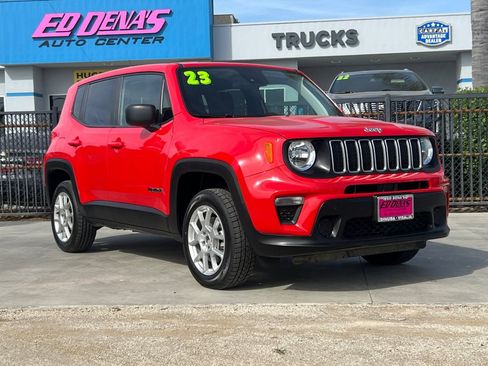 Used 2023 Jeep Renegade Latitude AWD/4WD image 2
