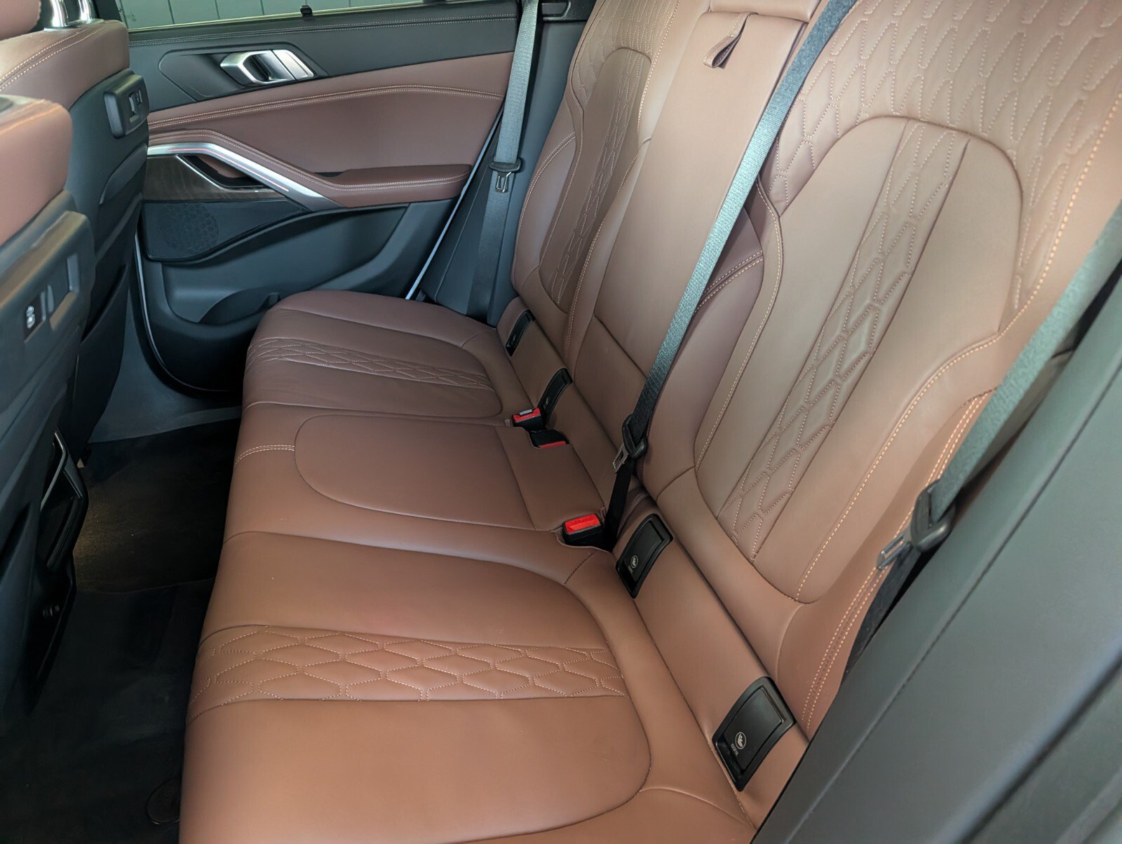 Used 2022 BMW X6 xDrive40i w/ Executive Package AWD/4WD image 13