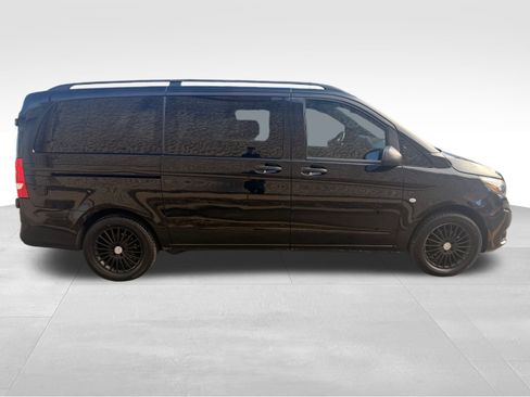 Used 2017 Mercedes-Benz Metris Passenger image 4