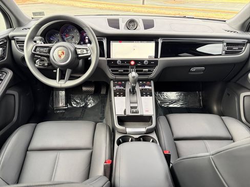 Certified 2026 Porsche Macan Base image 16