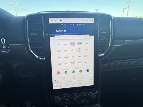 Used 2024 Ford Ranger Lariat w/ Advanced Towing Package image 13