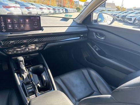 Used 2023 Honda Accord Touring image 11